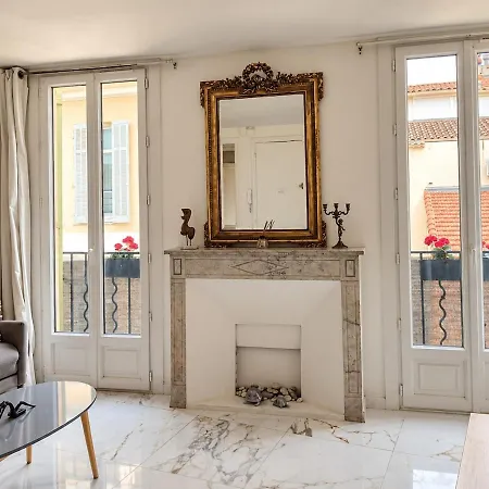 Meynadier, Private Terrace & Everything Within Walking Distance Appartement